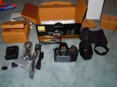 Te koop: Nikon D700 DSLR camera + Nikon AF-S DX 18-200mm lens